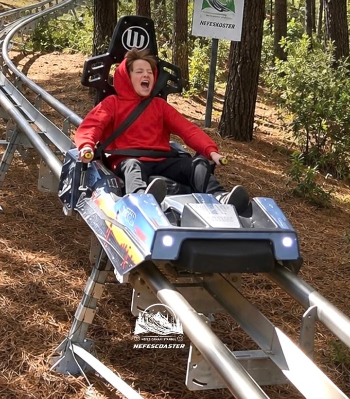 Nefes Coaster İstanbul'da kızakla inen heyecanlı bir misafir